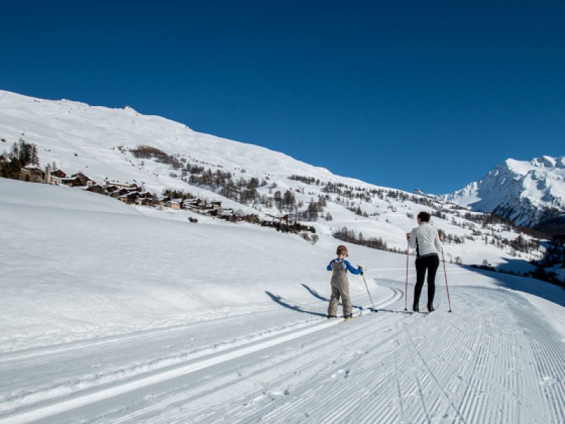 Des moments de partage en famille sur les pistes de ski de fond de Saint-Véran